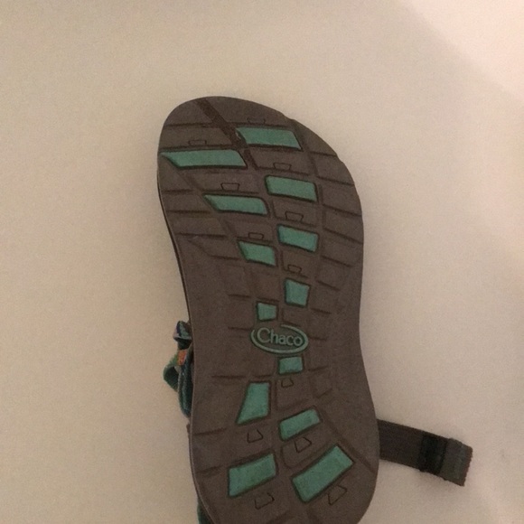 These are chaco they are great water shoes and they are very comfortable. - Picture 3 of 3